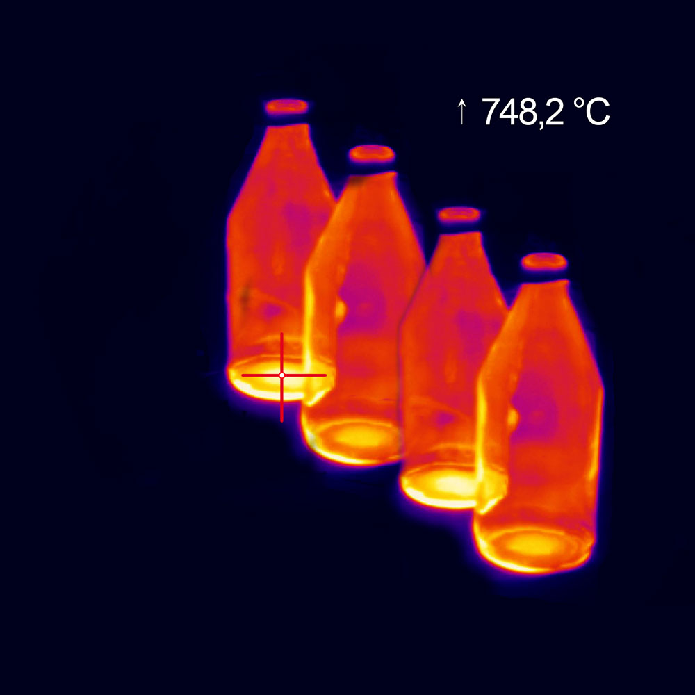 Hot spot detection at glass bottle production